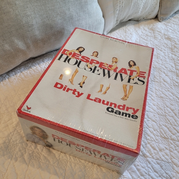 NWT vintage Desperate Housewives Dirty Laundry board game in plastic - Picture 2 of 5